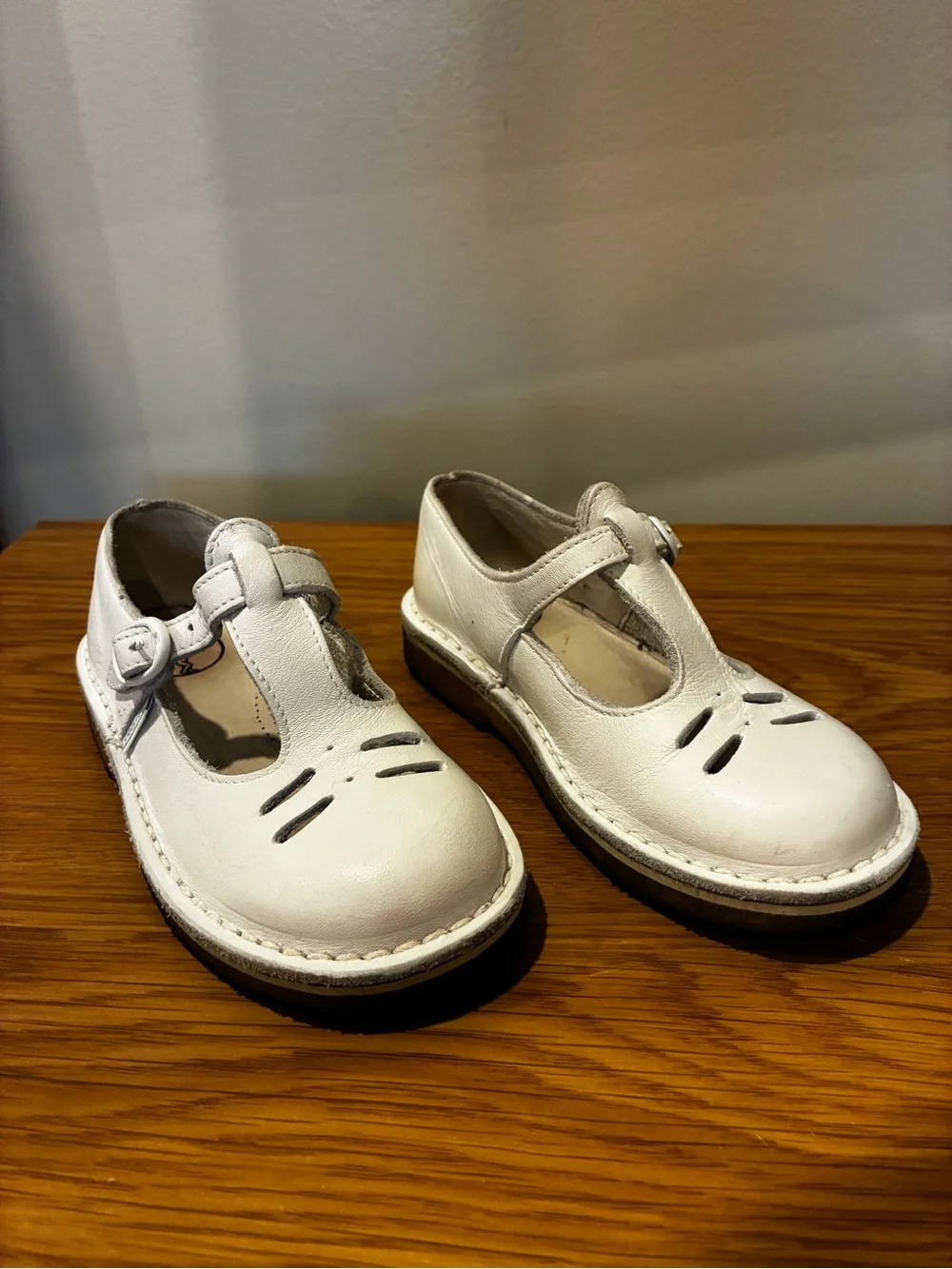 Vintage 90’s Babybotte White Leather T-Strap Dress Shoes EU 25 US 8.5 Style 2322